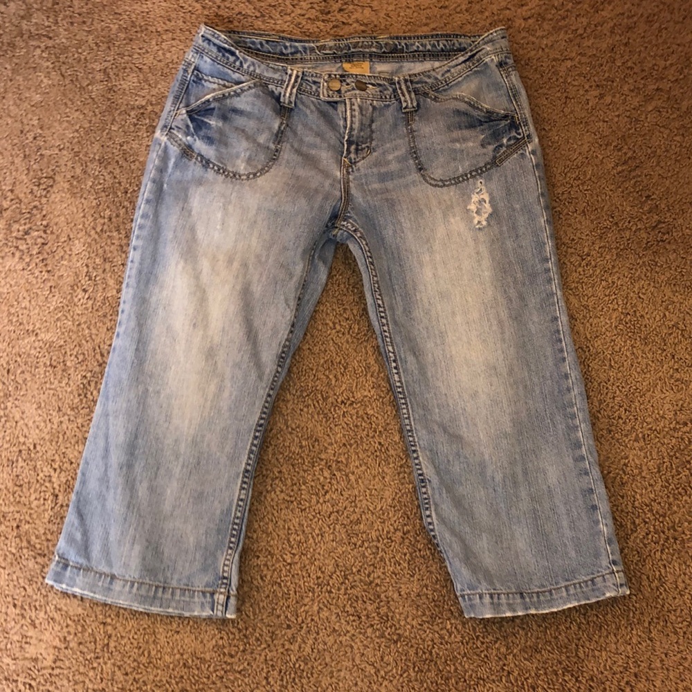 Madison Blue Cropped Jeans with Vintage Distressing 100% cotton Size 9/10